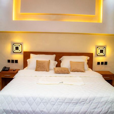 Hotel L'Apero โกโตนู ภายนอก รูปภาพ