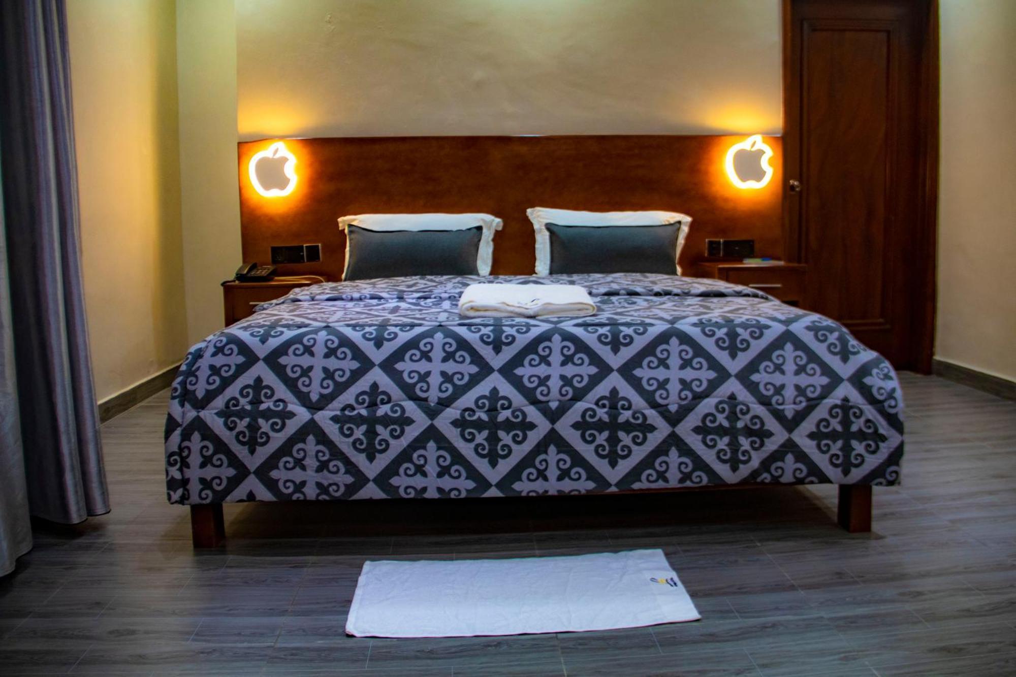 Hotel L'Apero โกโตนู ภายนอก รูปภาพ