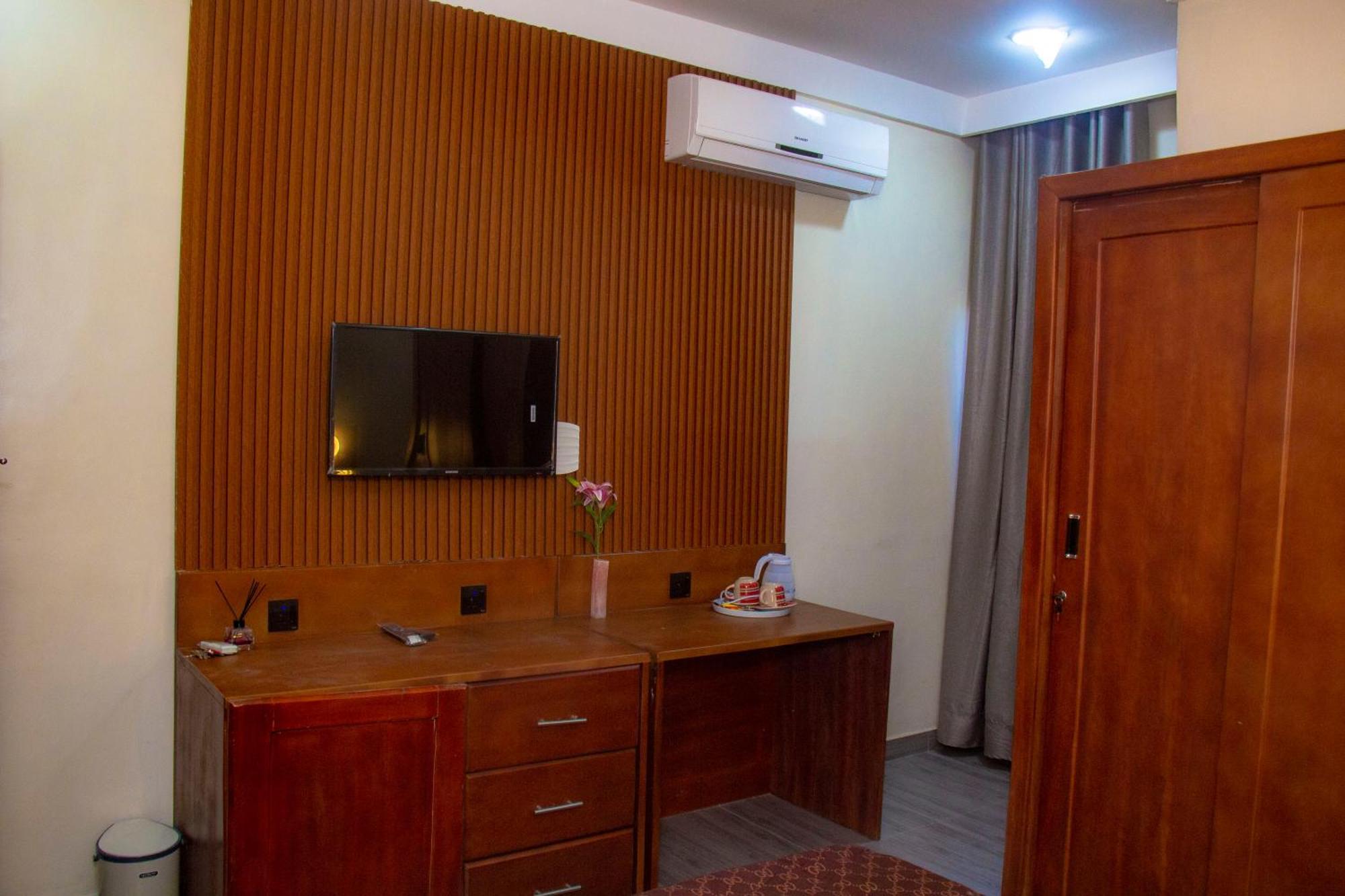 Hotel L'Apero โกโตนู ภายนอก รูปภาพ