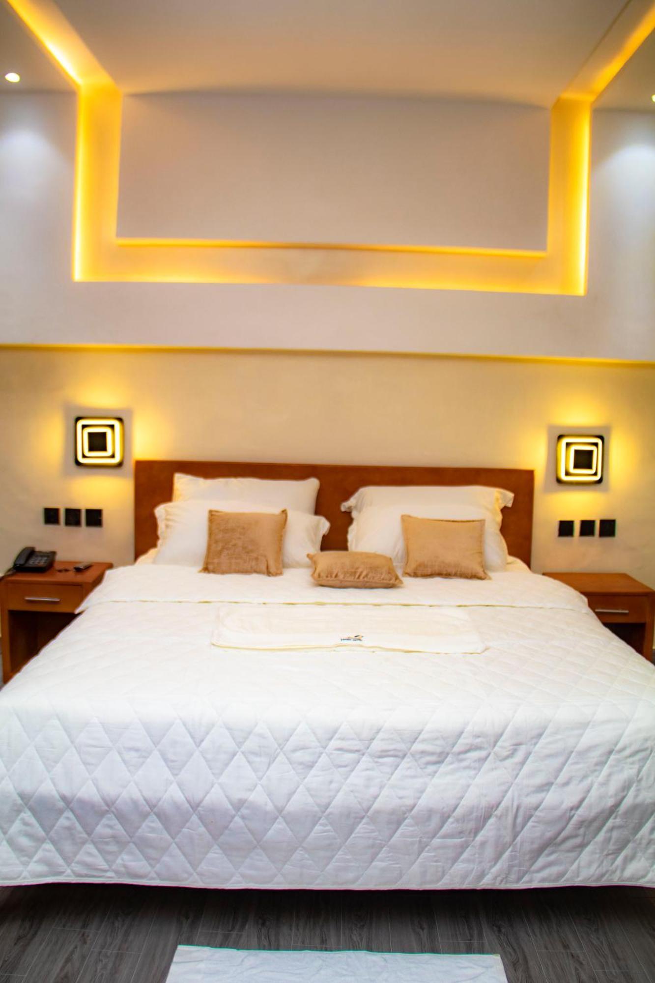 Hotel L'Apero โกโตนู ภายนอก รูปภาพ